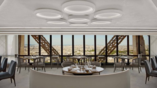Restaurant Le Jules Verne on the second floor